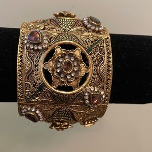 Beautiful gold colored costume jewelry bracelet with faux stones